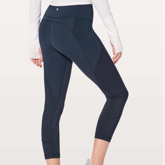 Lululemon 10 All The Right Places Crop II 23" True Navy Dark Leggings great cond - Picture 13 of 15